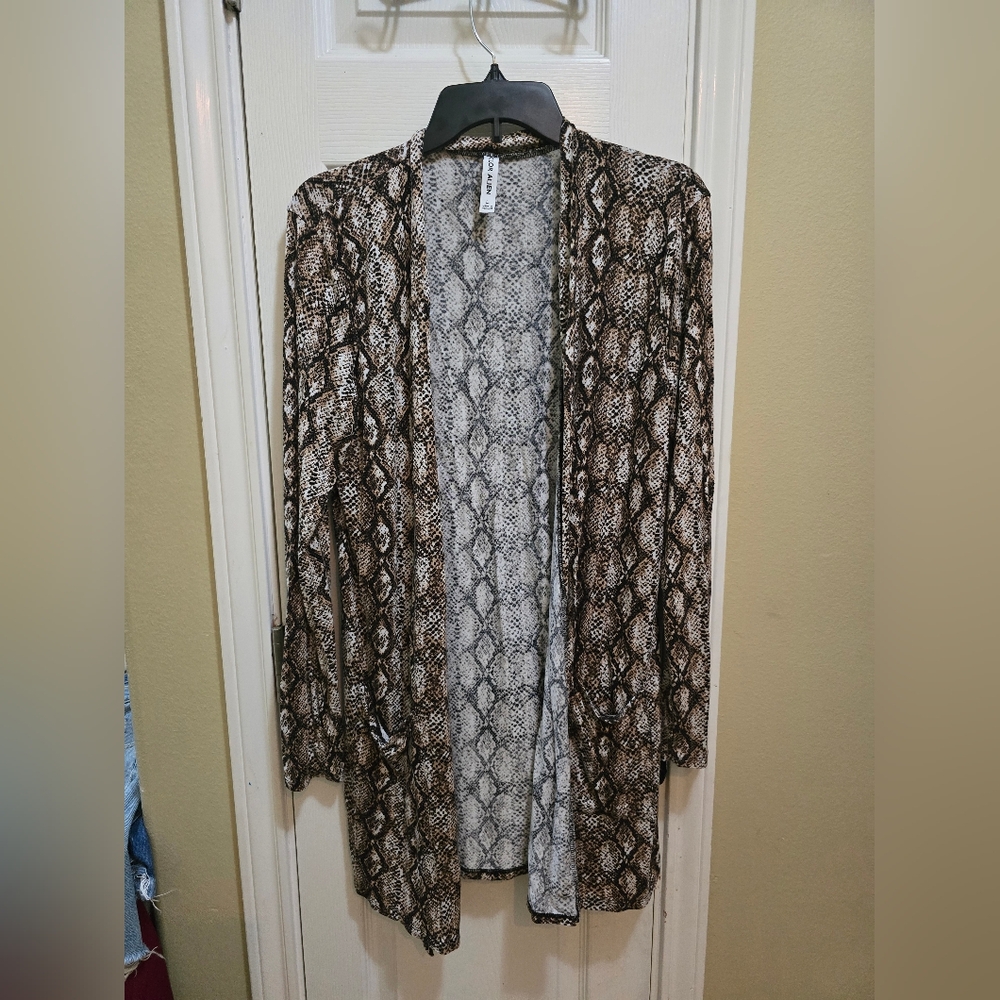 Color Alien- Women's Snake Print Jacket - Black and Gray